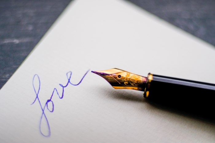 Fountain pen writing the word "love"