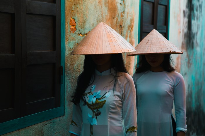 Two women in Non La hats in Hoi An