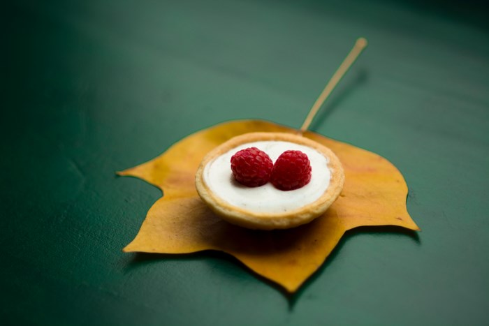 Tart with raspberries on a leaf