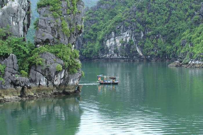 Boat on Halong Bay, Vietnam 4K