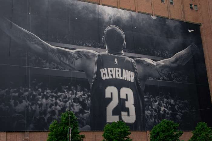 LeBron James from Cleveland Cavaliers mural 4K