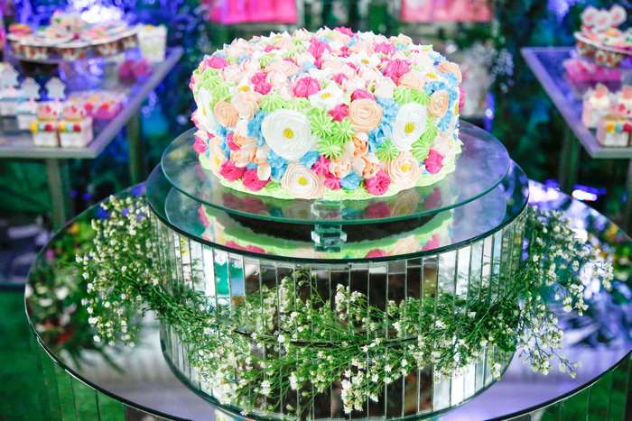 Birthday cake with flowers 4K