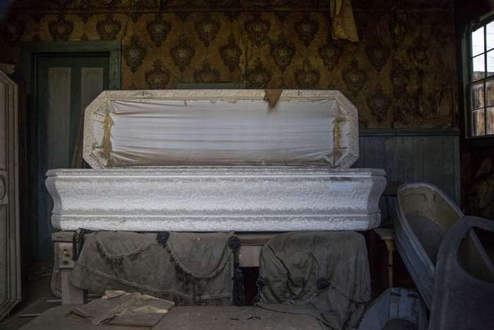 Coffins in an abandoned room 4K