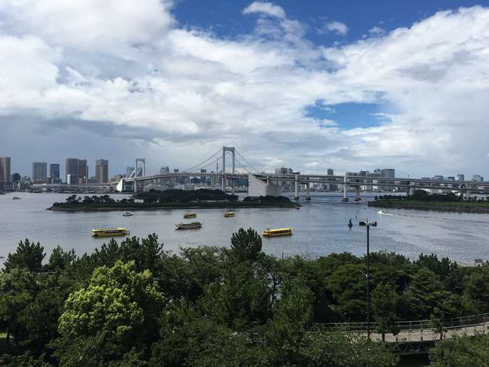 Rainbow Bridge and Tokyo skyline in 4K