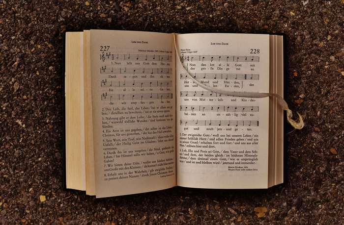 Open book with musical notes and German text