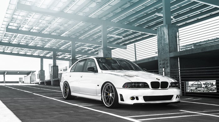 White BMW M5 E39 Sedan