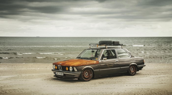 Rusty BMW E21 Stance Tuning on Beach