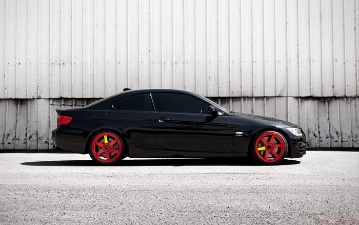 Black BMW E92 335i with red wheels