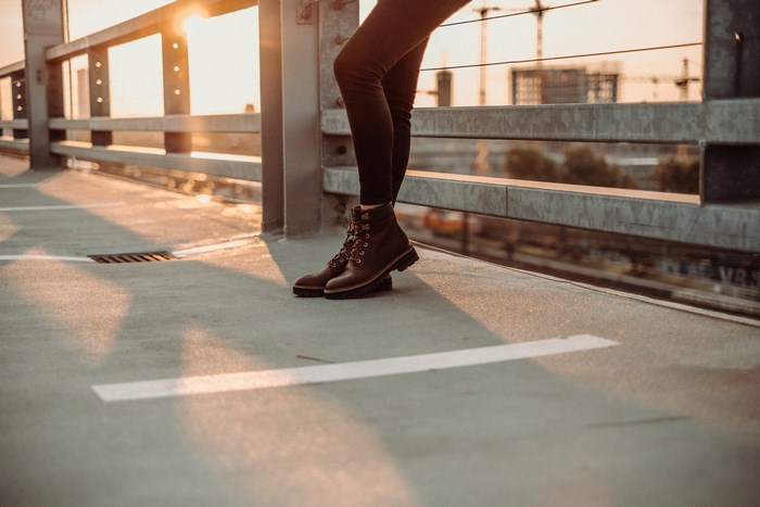 Woman wearing brown boots on a rooftop