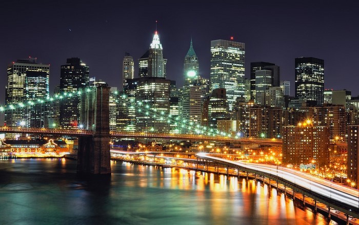 Brooklyn Bridge and Manhattan Skyline at Night