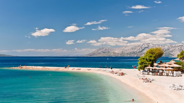 Beach with turquoise water and mountains