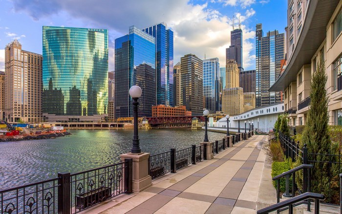 Chicago Riverfront Skyline with Nuvveen Building
