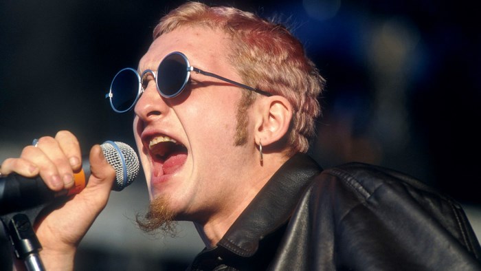 Layne Staley of Alice in Chains singing