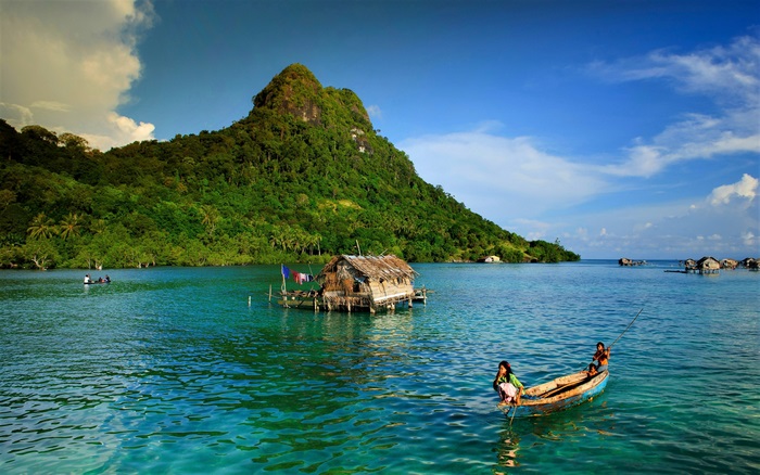 4K Ocean Scene with Mountain and Traditional Boat