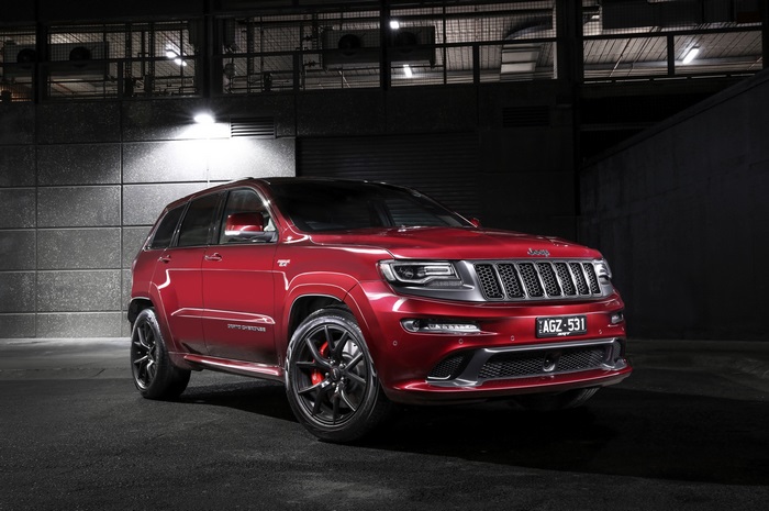 Red Jeep Grand Cherokee SRT 4K