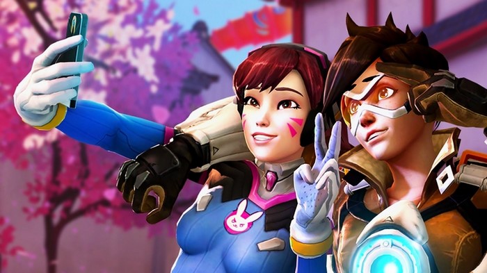 D.Va and Tracer from Overwatch taking a selfie