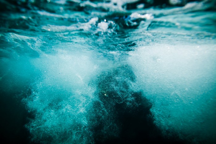 Underwater view with bubbles and waves