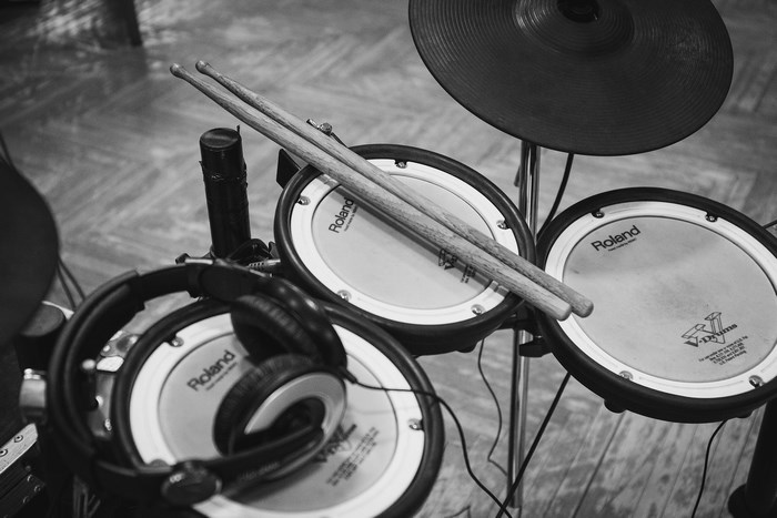 Roland Electronic Drum Kit with Headphones and Drumsticks