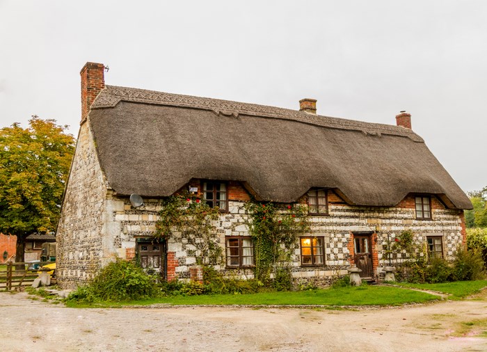Thatched roof cottage in Wiltshire, United Kingdom