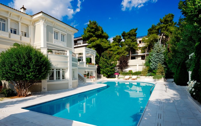 Luxury house with swimming pool and garden