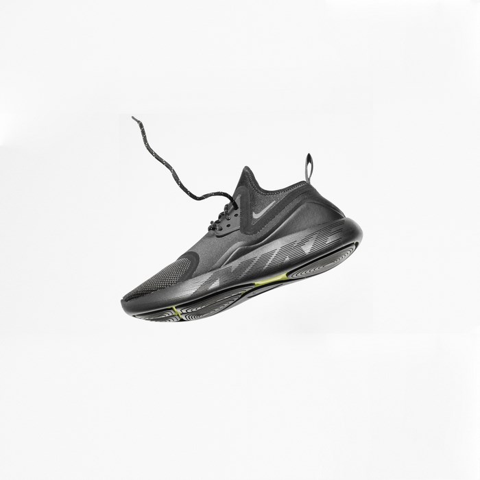 Nike Lunarcharge Sneaker Levitating