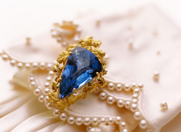 Gold brooch with blue gemstone and pearls