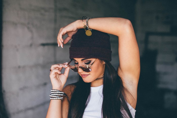 Woman wearing a beanie and sunglasses