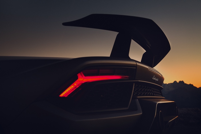 Lamborghini Huracan Performante rear spoiler and taillight