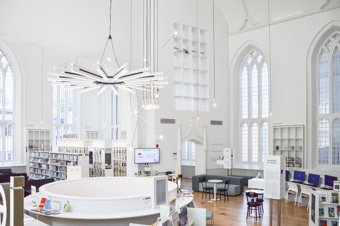Maison de la Littérature library interior with modern design