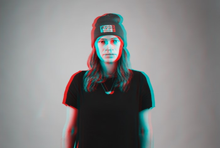 Woman wearing a beanie and necklace with 3D effect