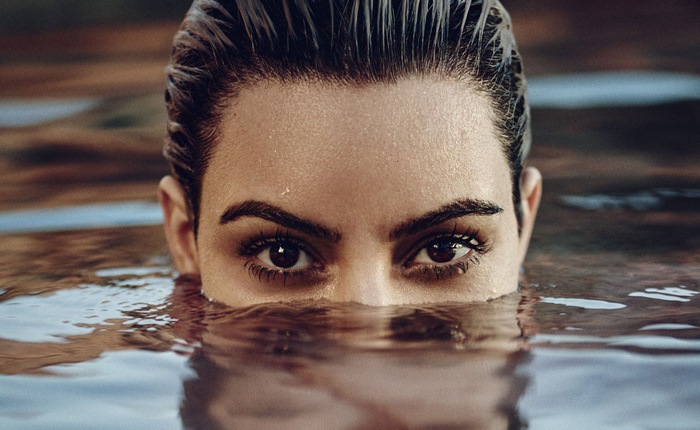Kim Kardashian in water 4K