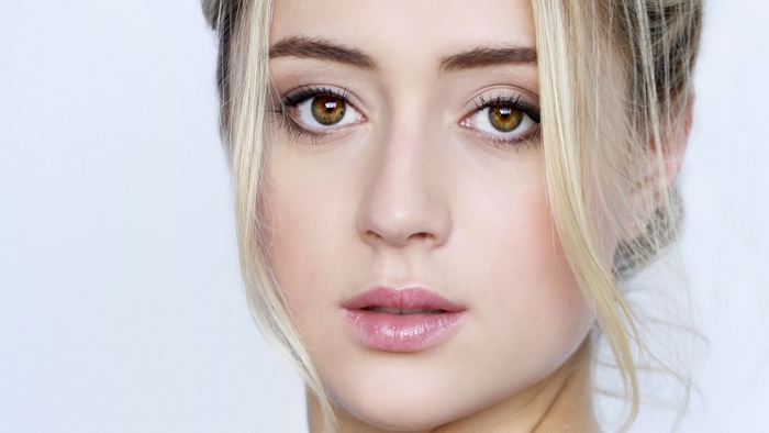 Lizze Broadway portrait 4K