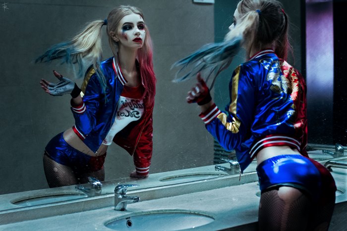 Harley Quinn cosplay in a bathroom