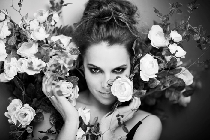 Melia Kreiling with white roses