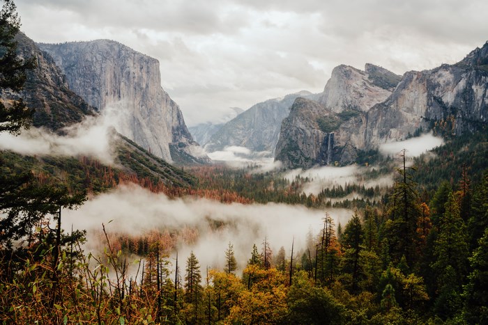 Yosemite National Park with fog and mountains