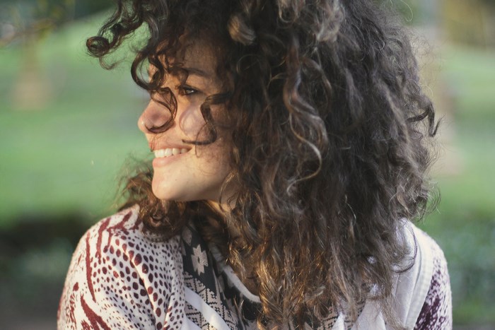 Woman with curly hair smiling in Porto Alegre