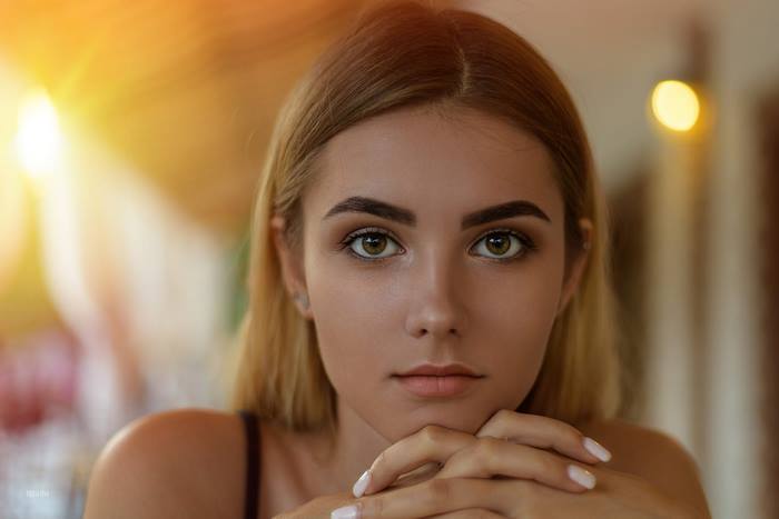 Young blonde woman with green eyes looking at the camera