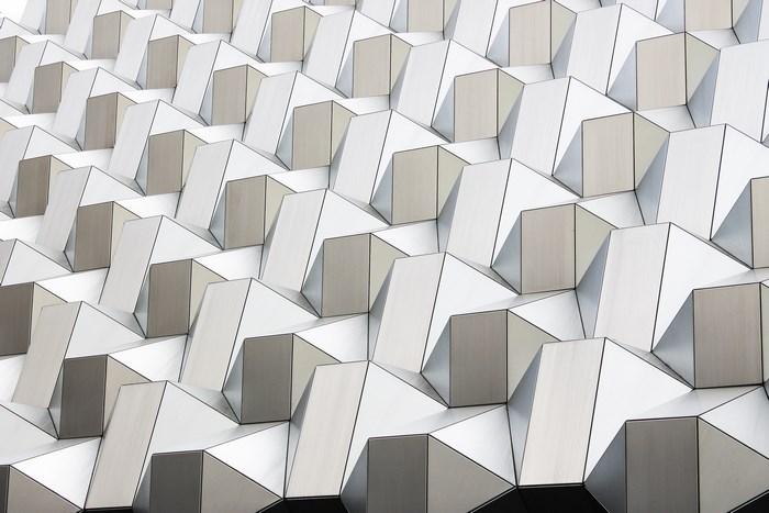 Geometric pattern of metallic and white polygons