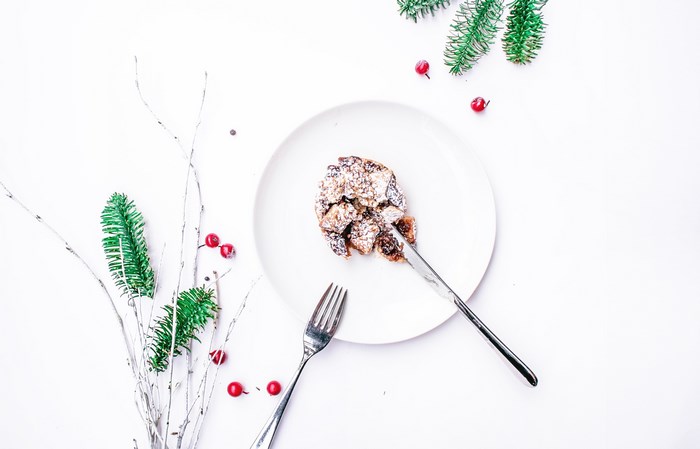 Christmas mince pie on a plate with festive decor