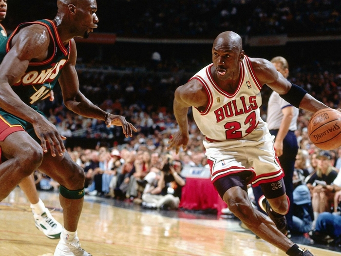 Michael Jordan and Gary Payton playing basketball