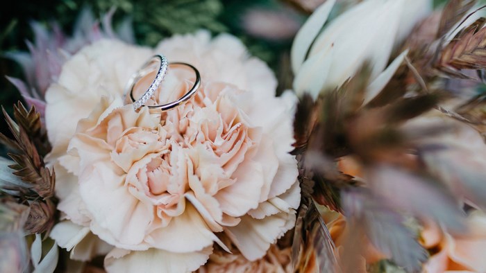 4850x2728 jewelry, diamond, Public domain images, wedding, wedding ring, couple, ring, bouquet, silver, flower, bokeh, blur, close up
