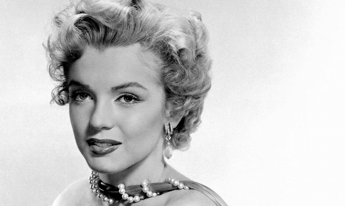 Marilyn Monroe wearing pearls and earrings