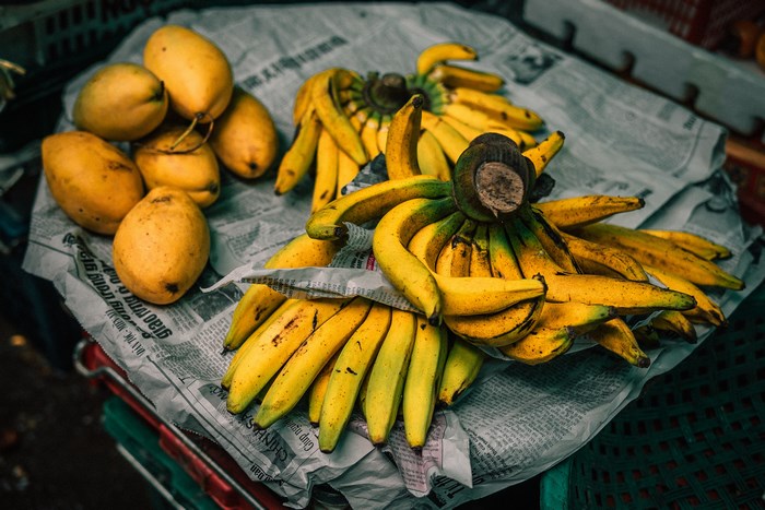 Bananas and mangoes on display in Vietnam