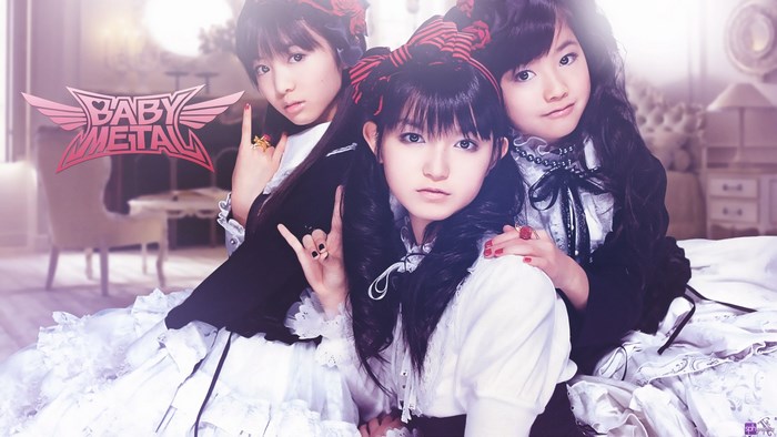 BABYMETAL girls in gothic lolita outfits