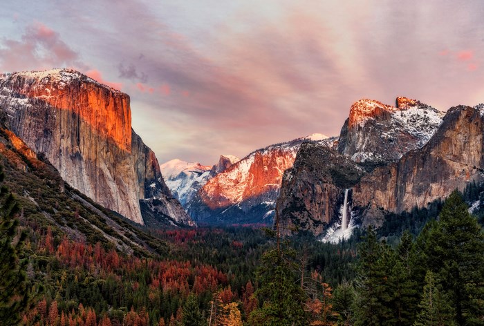 Yosemite National Park at sunset with El Capitan