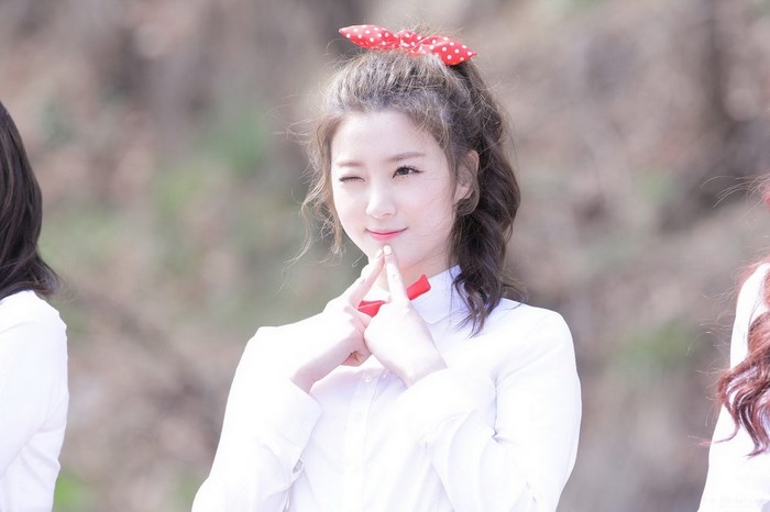 Korean girl group member with red polka dot hair bow