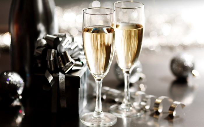 Champagne glasses with gift and decorations