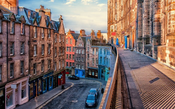 Edinburgh street with colorful buildings and cobblestone road