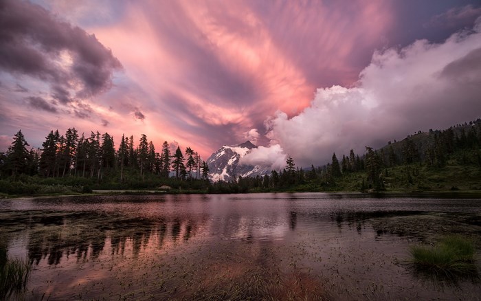 Mountain lake at sunset with pink clouds