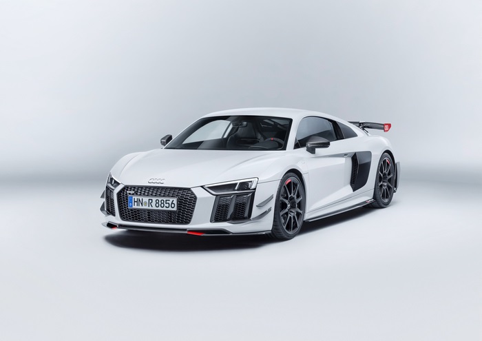 White Audi R8 4K